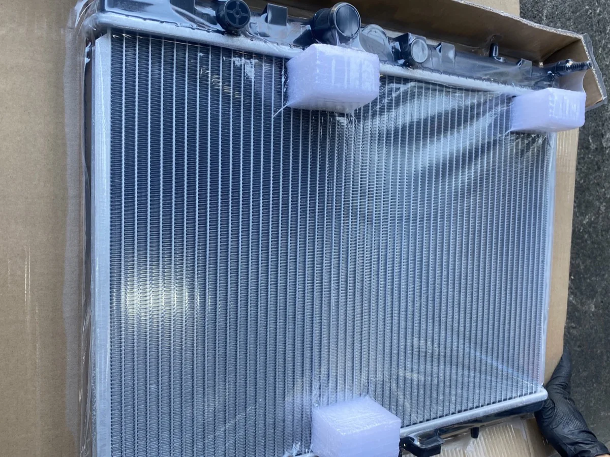プジョー 207 ラジエーター交換 作業画像 04