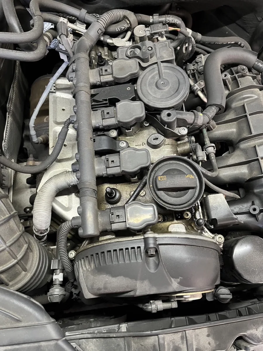 Audi A4 オイル漏れ修理他 作業画像 03