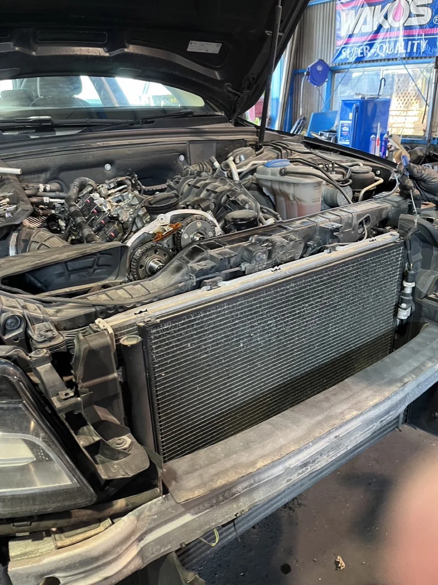 Audi A4 オイル漏れ修理他 作業画像 04