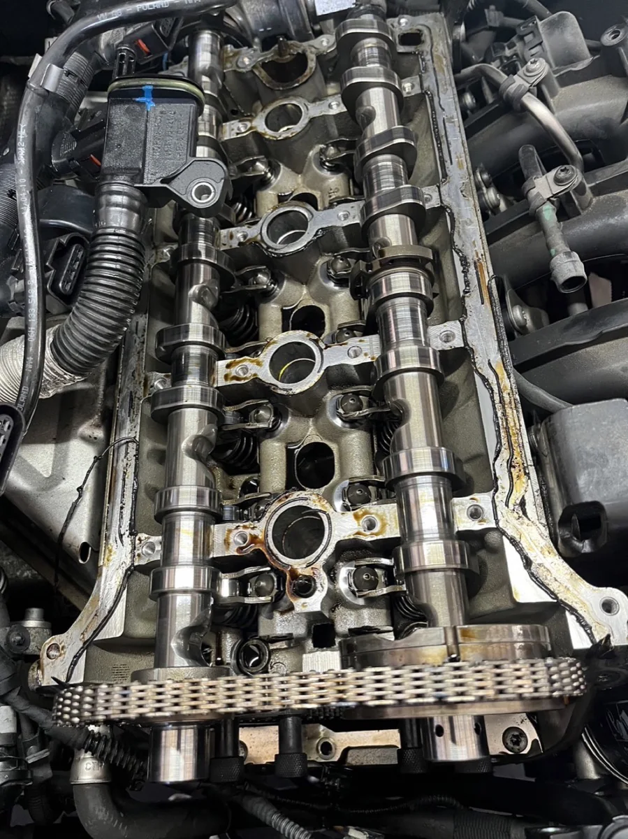 Audi A4 オイル漏れ修理他 作業画像 07