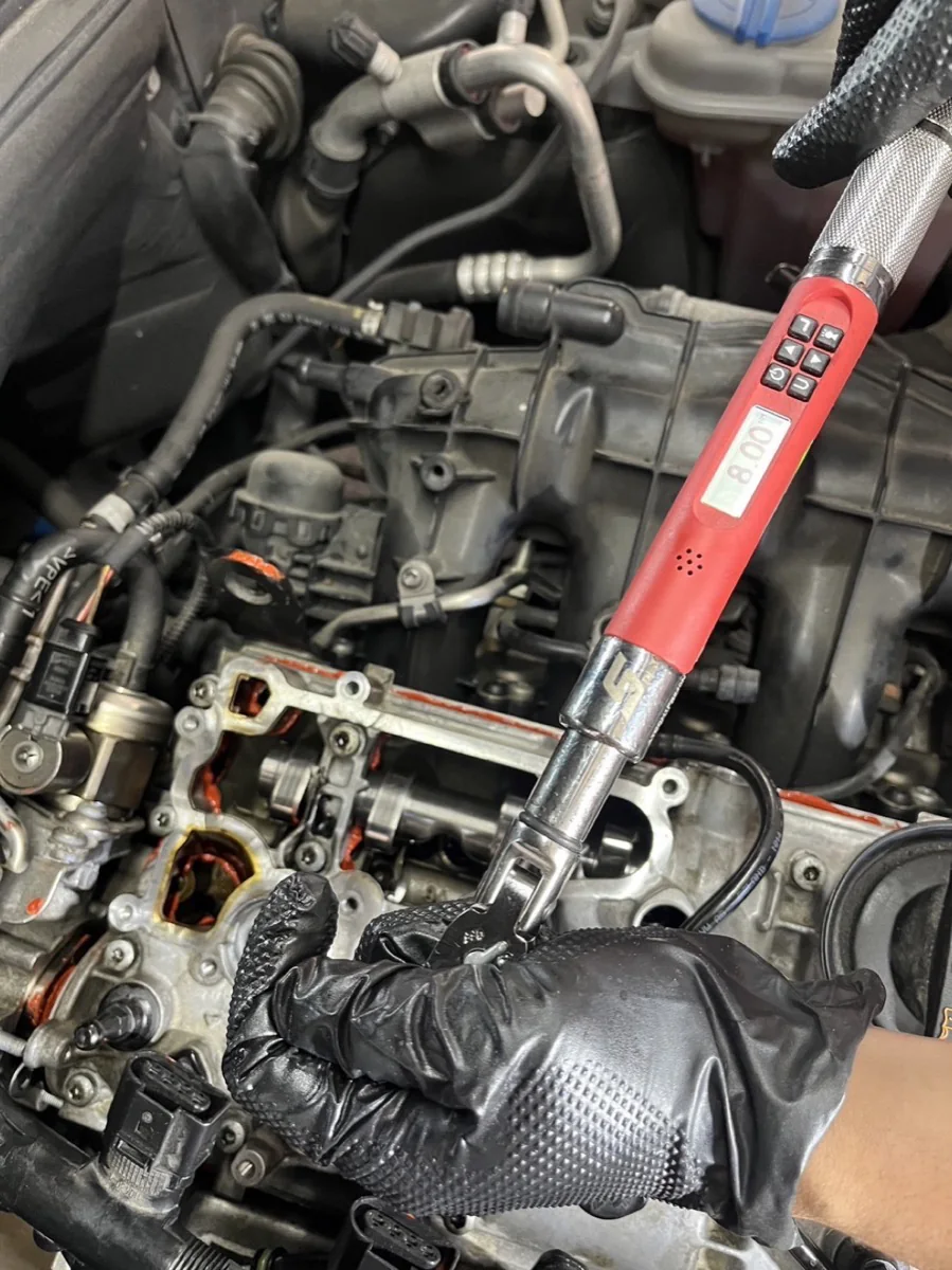 Audi A4 オイル漏れ修理他 作業画像 08