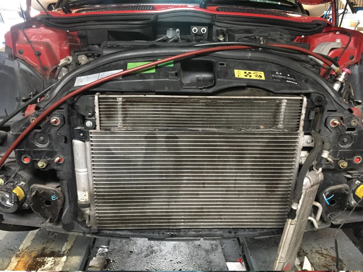 BMW ミニR50系　オーバーヒート 作業画像 01