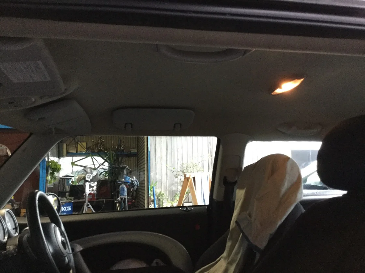 BMW ミニ　天井修理 作業画像 10