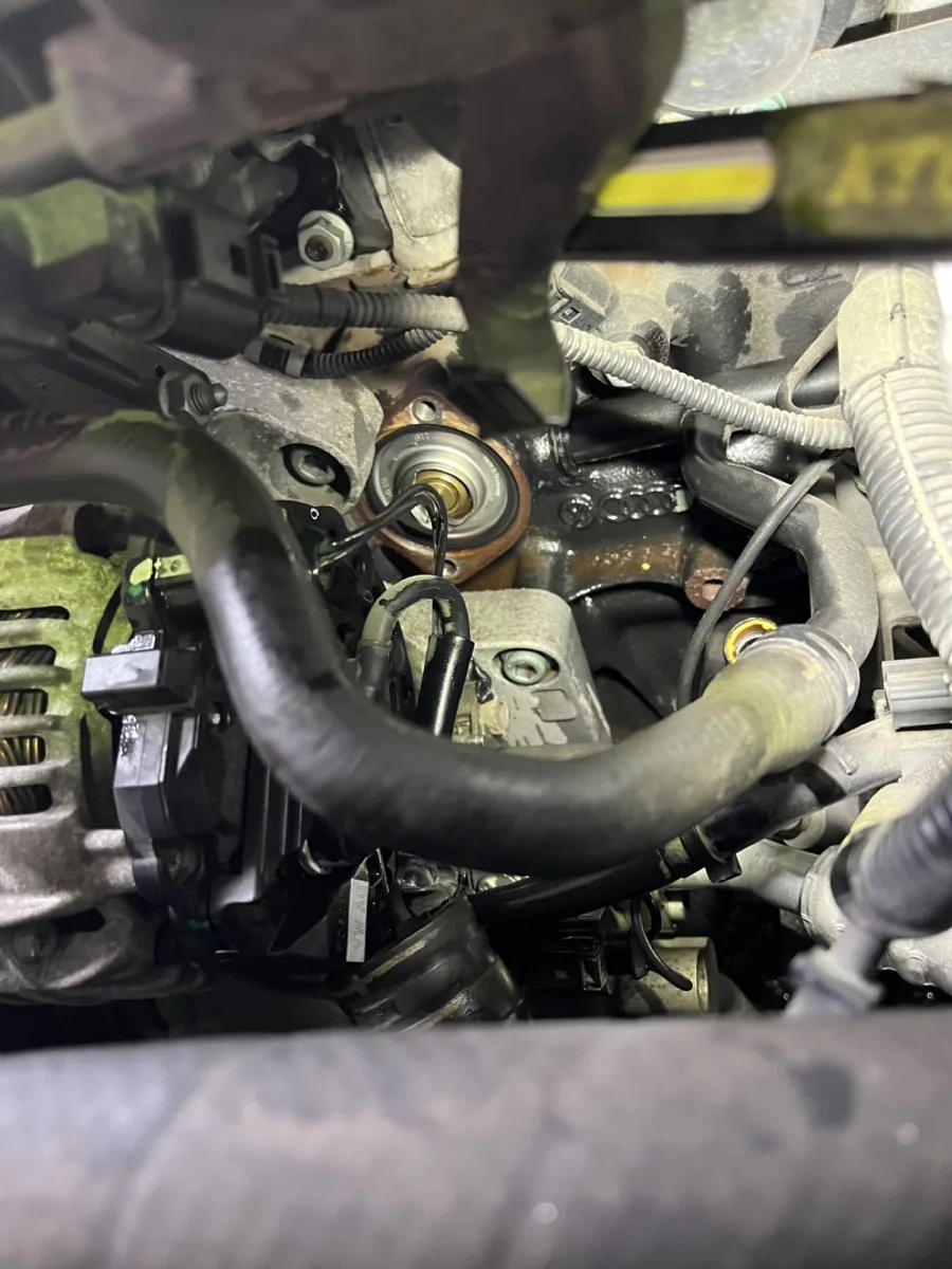 BMWオイル漏れのからのスラッジ除去 作業画像 03