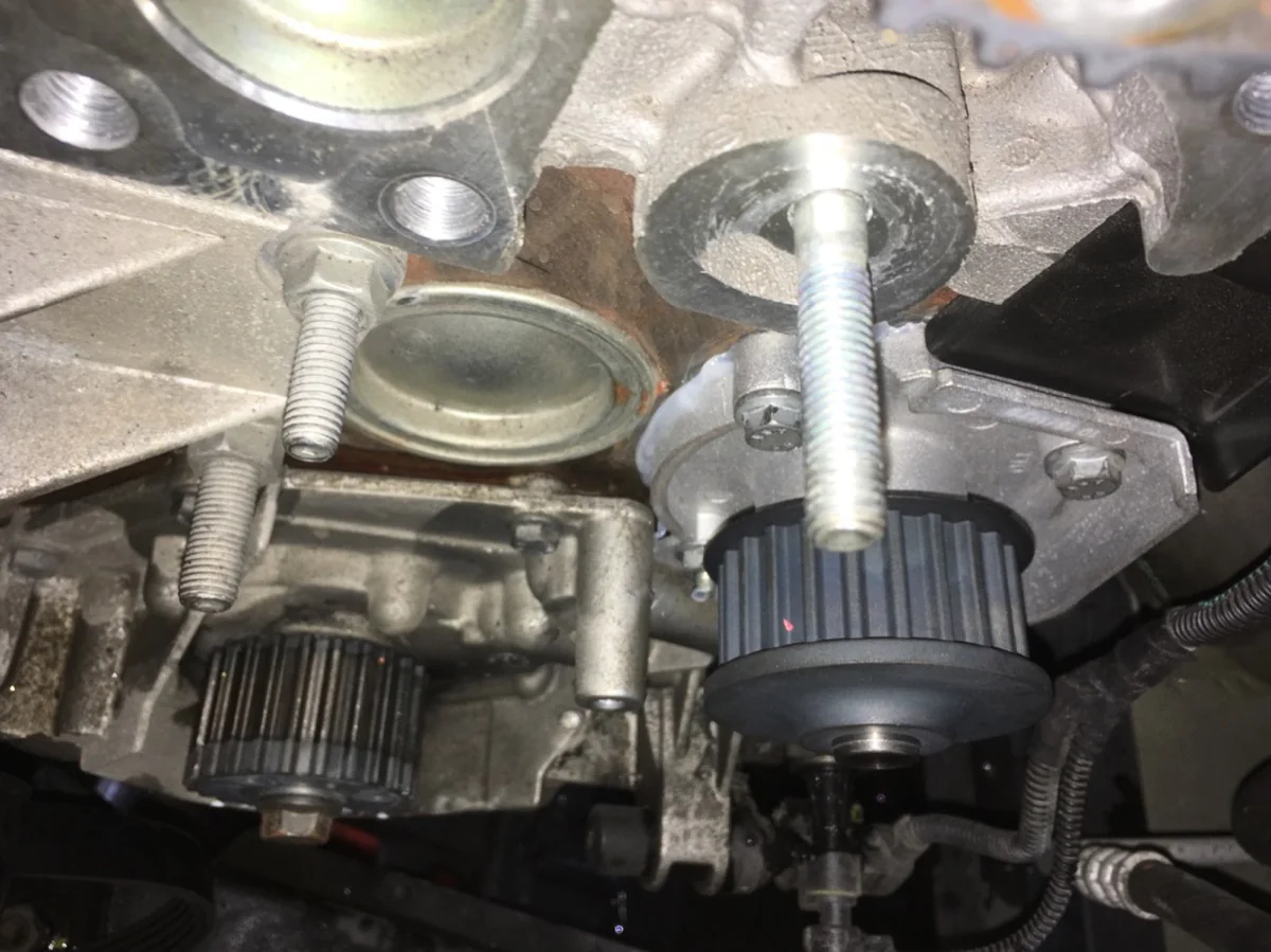 FIAT500 チンク　水漏れ 作業画像 03