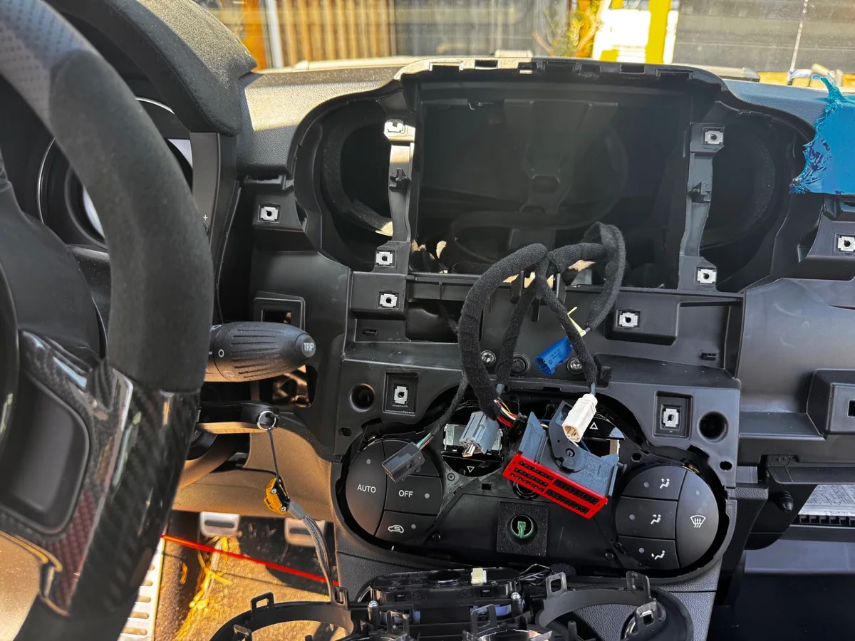 Fiat Abarth ETC取り付け 作業画像 03