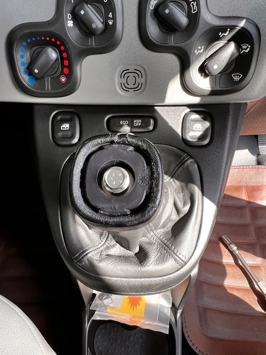 FIAT PANDA 修理 作業画像 03
