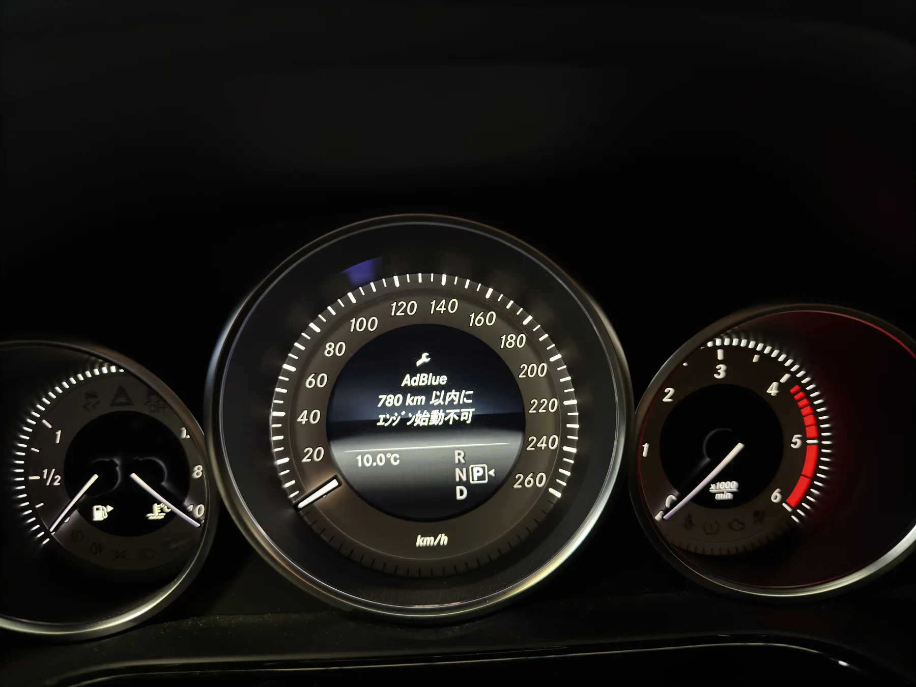 メルセデスベンツ　W212　E350　修理　AdBlueカウントダウン　NOxセンサー鈍化・AdBlue撤廃 作業画像 02