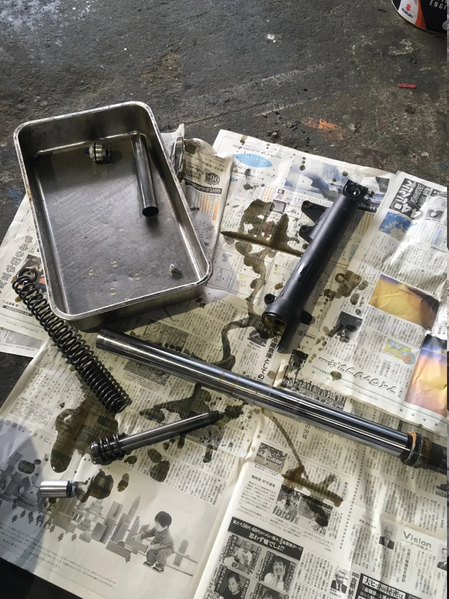 CB400　フォークオイル漏れ 作業画像 02