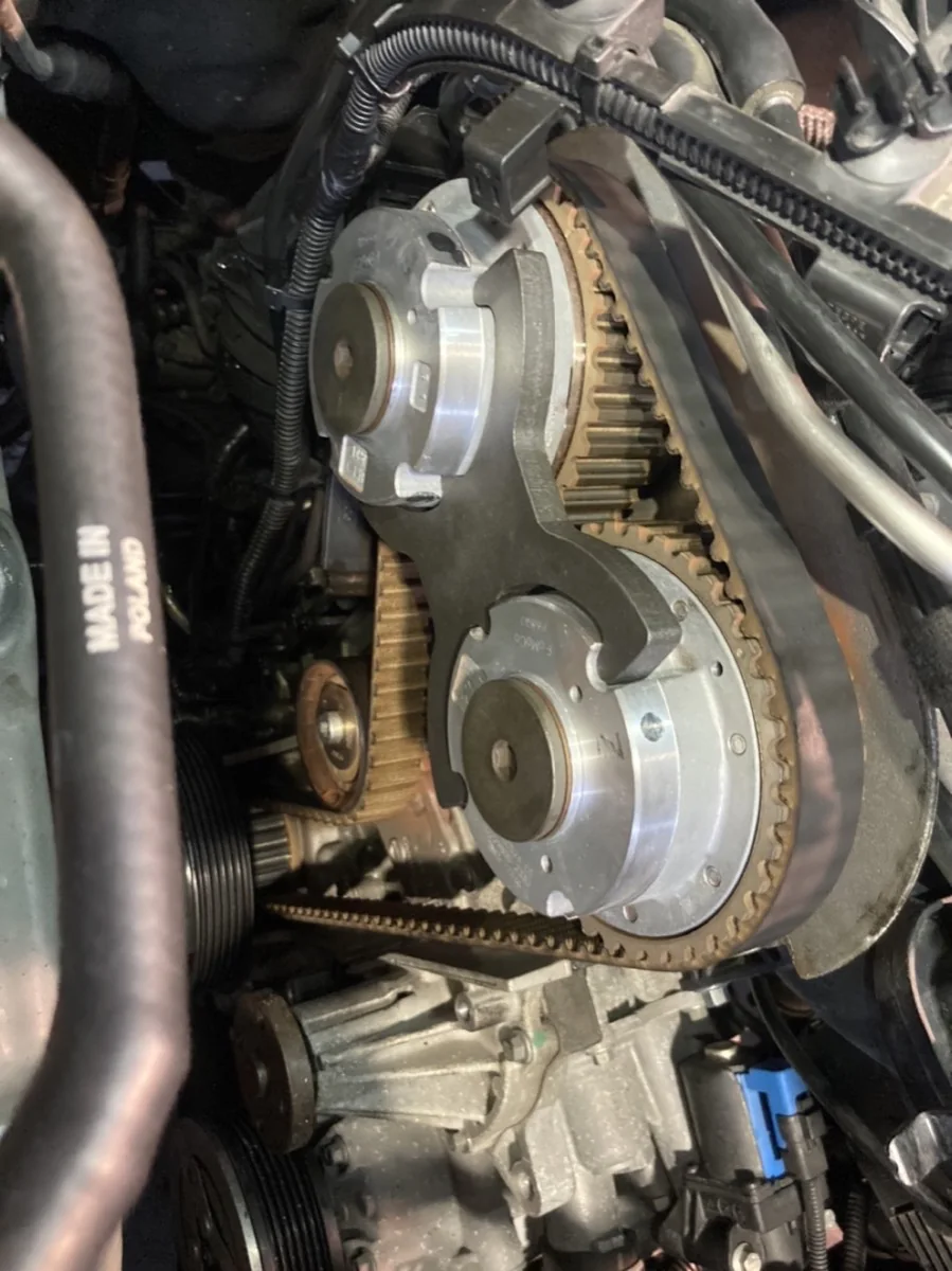 VOLVO  V60 タイミングベルト交換　他 作業画像 03