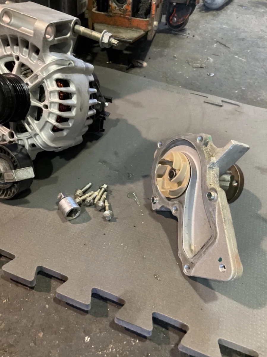 VOLVO  V60 タイミングベルト交換　他 作業画像 05