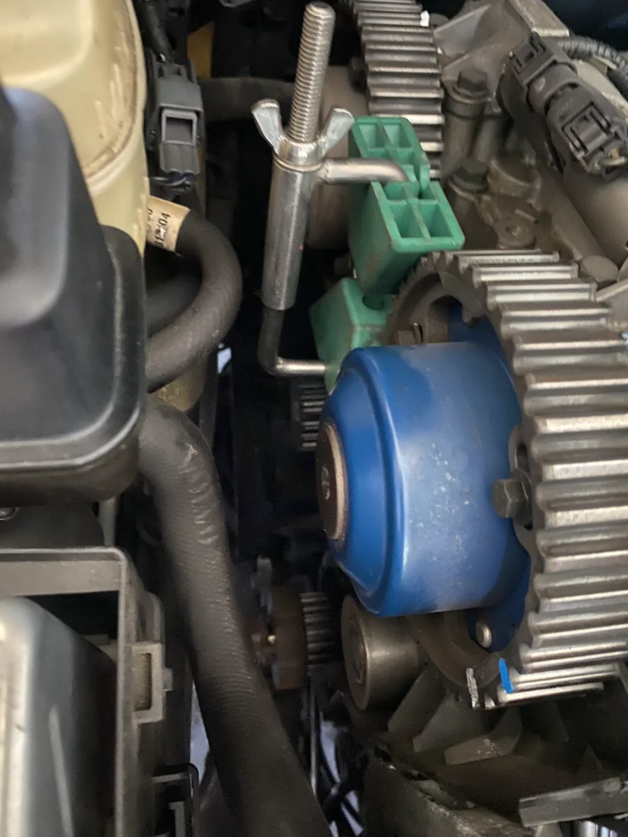 ボルボ　V70　水漏れ修理 作業画像 01