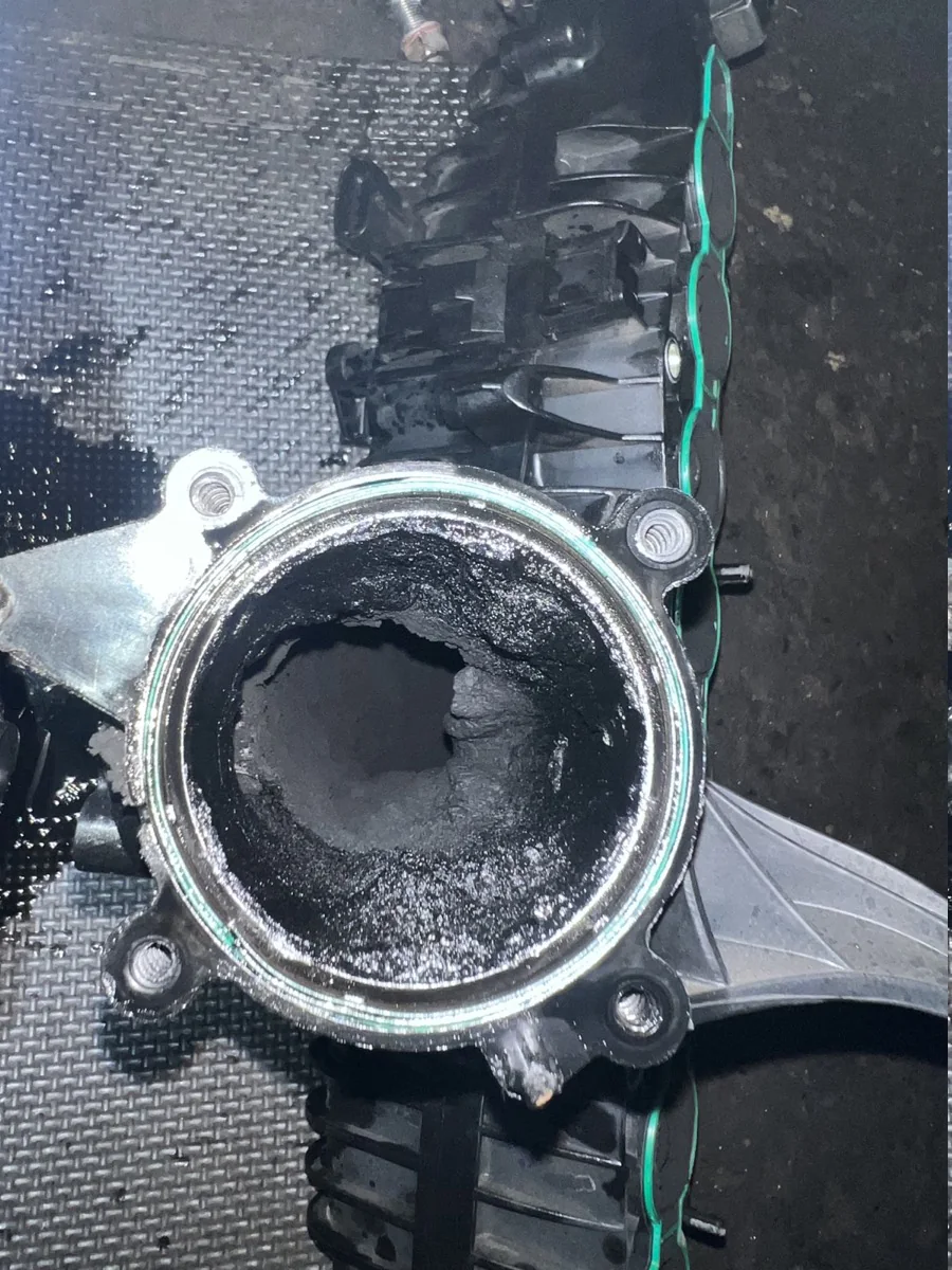 VOLVO XC60 修理 作業画像 05