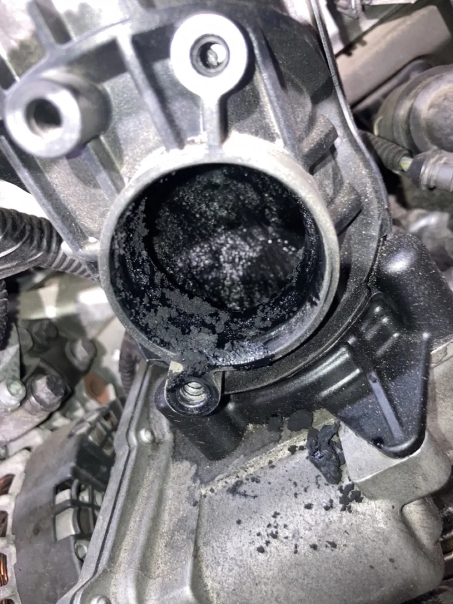 VOLVO XC60 修理 作業画像 09