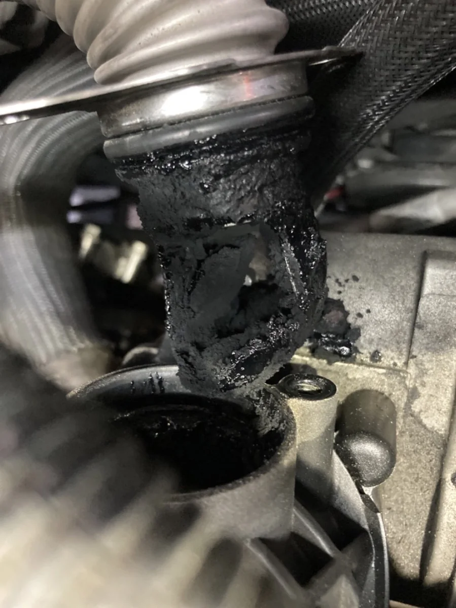 VOLVO XC60 修理 作業画像 10